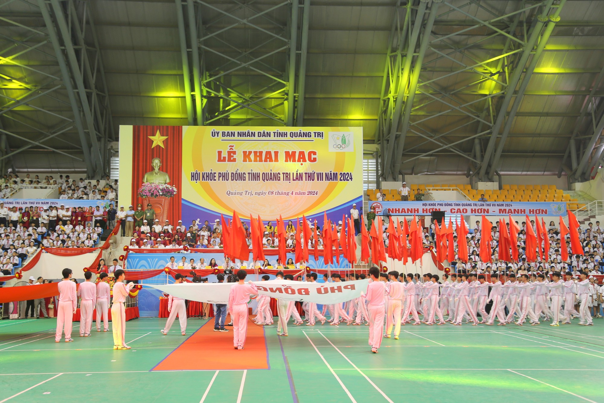 Lễ diễu hành tại Hội khỏe Phù Đổng tỉnh Quảng Trị.