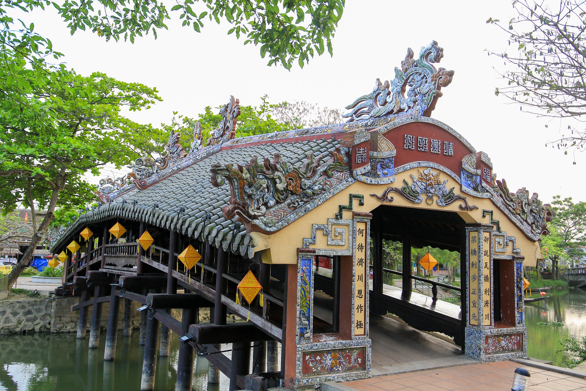 Cầu gỗ này được xếp vào loại hiếm và có giá trị nghệ thuật cao nhất trong các loại cầu cổ ở Việt Nam. Cầu được Bộ Văn hoá cấp bằng công nhận là Di tích văn hóa cấp quốc gia năm 1990.
