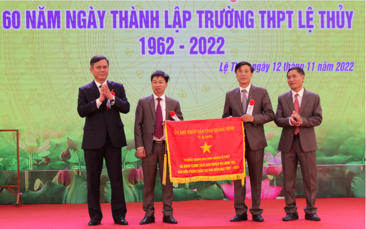 Trường THPT Lệ Thuỷ tổ chức Lễ kỷ niệm 60 năm ngày thành lập ảnh 1