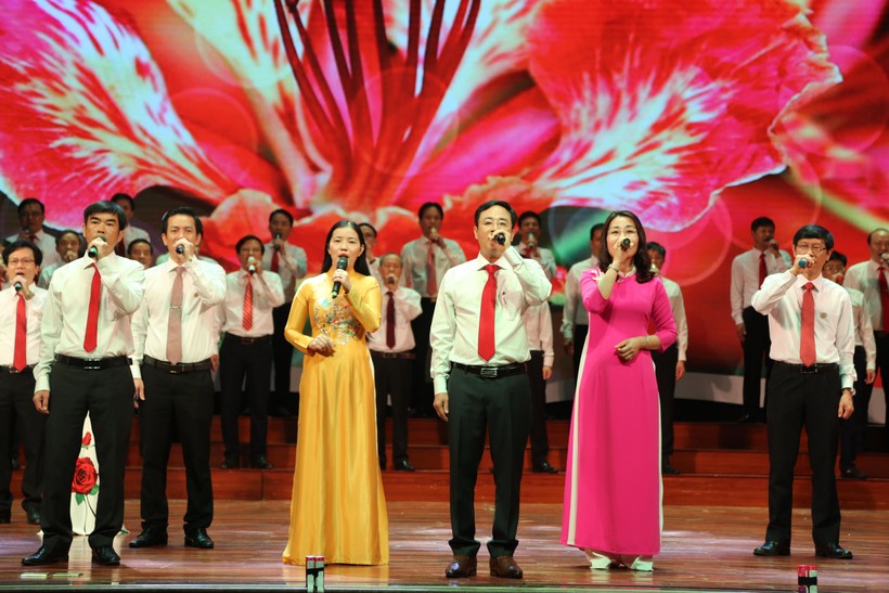 Quảng Bình long trọng tổ chức Lễ kỷ niệm 40 năm ngày Nhà giáo Việt Nam ảnh 2
