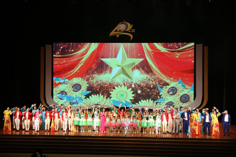 Quảng Bình long trọng tổ chức Lễ kỷ niệm 40 năm ngày Nhà giáo Việt Nam ảnh 14