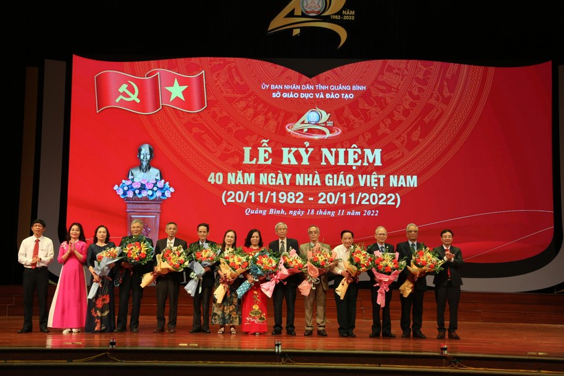 Quảng Bình long trọng tổ chức Lễ kỷ niệm 40 năm ngày Nhà giáo Việt Nam ảnh 5