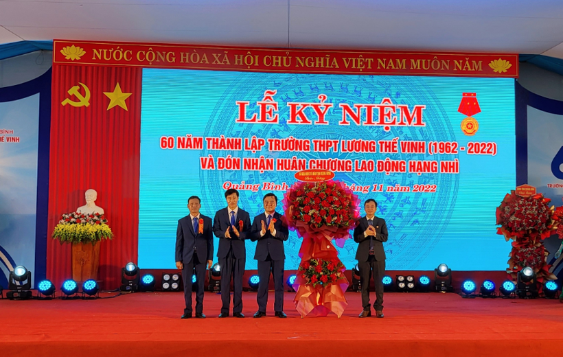 Trường THPT Lương Thế Vinh (Quảng Bình) đón nhận Huân chương Lao động hạng Nhì ảnh 5