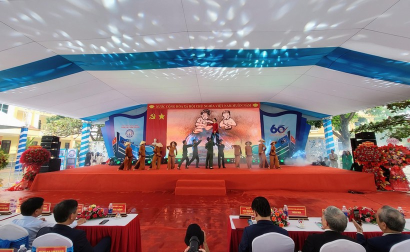 Trường THPT Lương Thế Vinh (Quảng Bình) đón nhận Huân chương Lao động hạng Nhì ảnh 19