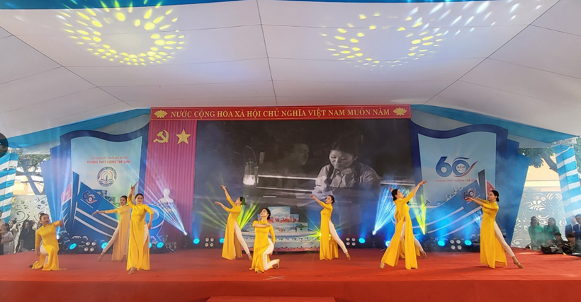 Trường THPT Lương Thế Vinh (Quảng Bình) đón nhận Huân chương Lao động hạng Nhì ảnh 2