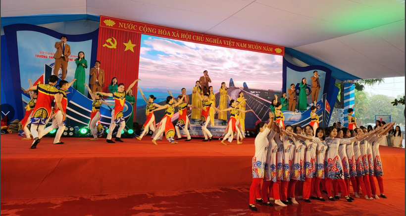 Trường THPT Lương Thế Vinh (Quảng Bình) đón nhận Huân chương Lao động hạng Nhì ảnh 16