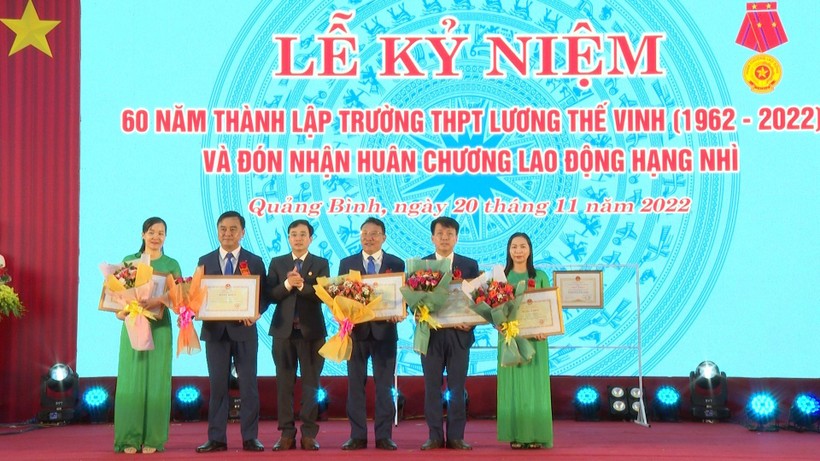 Trường THPT Lương Thế Vinh (Quảng Bình) đón nhận Huân chương Lao động hạng Nhì ảnh 13
