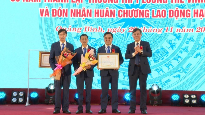 Trường THPT Lương Thế Vinh (Quảng Bình) đón nhận Huân chương Lao động hạng Nhì ảnh 12