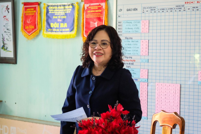 Thứ trưởng Ngô Thị Minh thăm Trường Mầm non Hoa Phượng Đỏ ở Quảng Nam ảnh 2