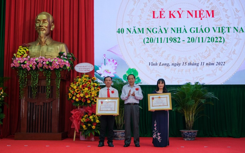 Ngành Giáo dục Vĩnh Long họp mặt kỷ niệm 40 năm ngày Nhà giáo Việt Nam ảnh 3