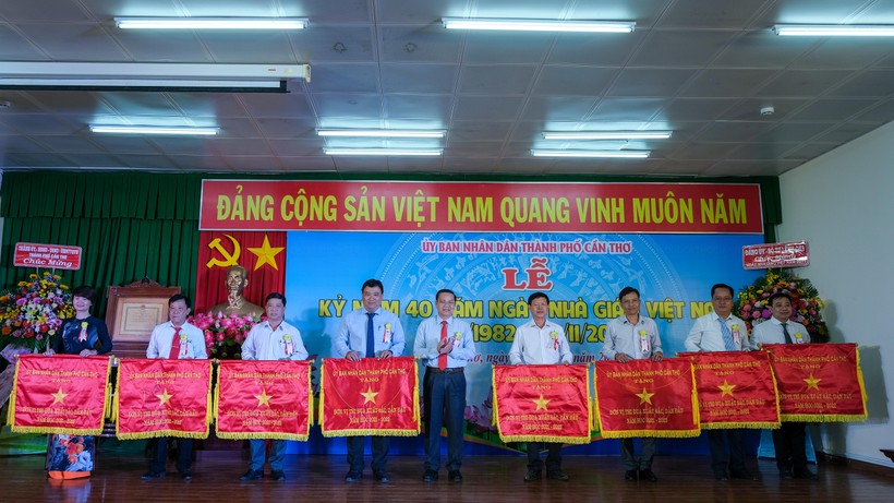 Cần Thơ họp mặt kỷ niệm 40 năm ngày Nhà giáo Việt Nam ảnh 2