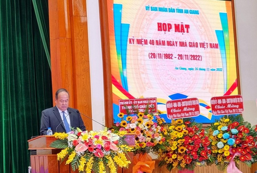 Ngành Giáo dục An Giang họp mặt kỷ niệm 40 năm Ngày Nhà giáo Việt Nam ảnh 2