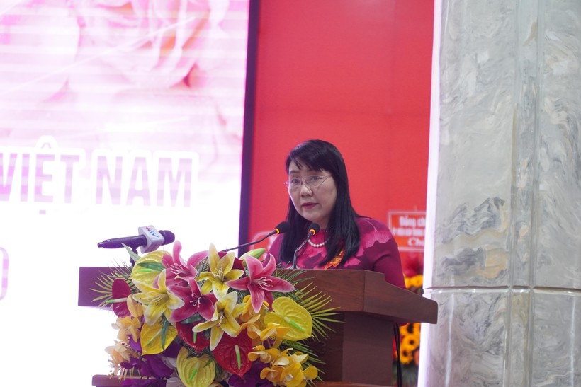 Ngành Giáo dục Hậu Giang họp mặt kỷ niệm 40 năm Ngày Nhà giáo Việt Nam ảnh 1