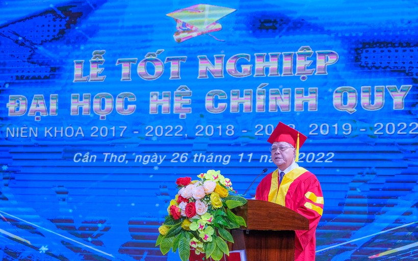 Trường ĐH Nam Cần Thơ tổ chức tốt nghiệp cho hơn 1.300 sinh viên  ảnh 1