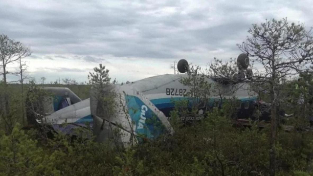 Video máy bay Nga nằm ngửa, tất cả hành khách may mắn sống sót 