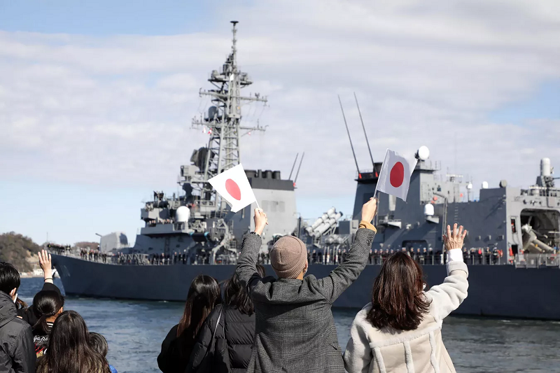 Tàu Takanami của Lực lượng Tự phòng vệ Nhật Bản.