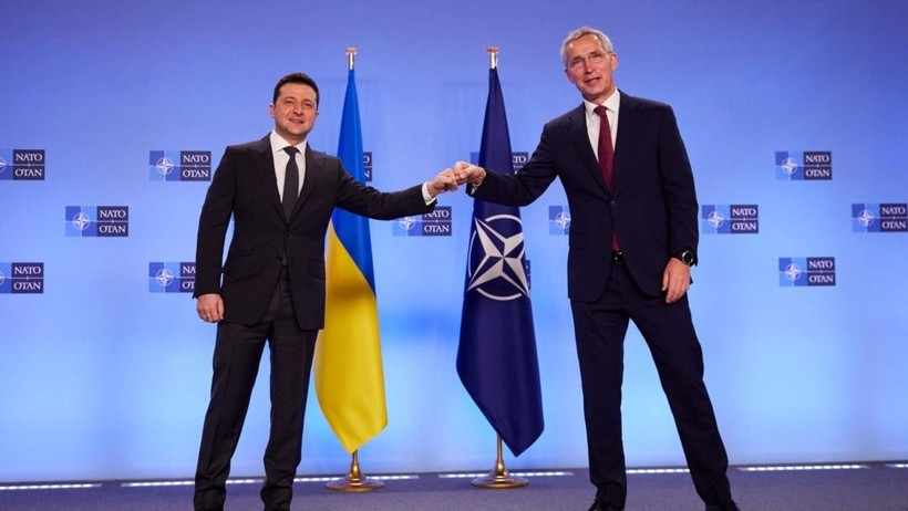 Tổng thư ký NATO Jens Stoltenberg và Tổng thống Ukraine Vladimir Zelensky.