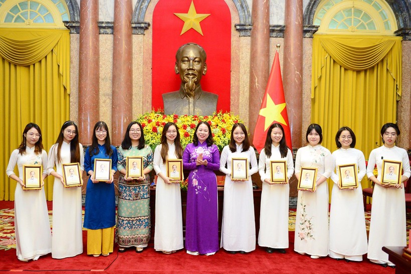 Phó Chủ tịch nước Võ Thị Ánh Xuân gặp mặt 30 tài năng trẻ ảnh 4