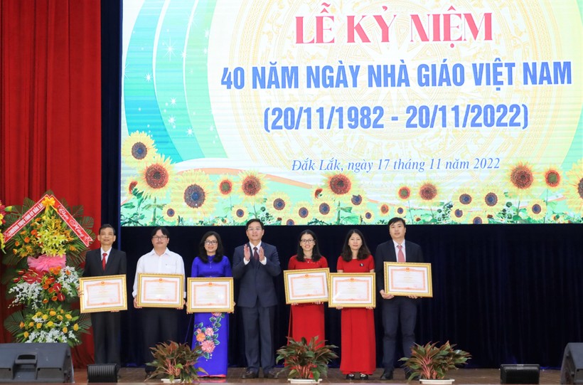 Đắk Lắk kỷ niệm 40 năm ngày Nhà giáo Việt Nam ảnh 7