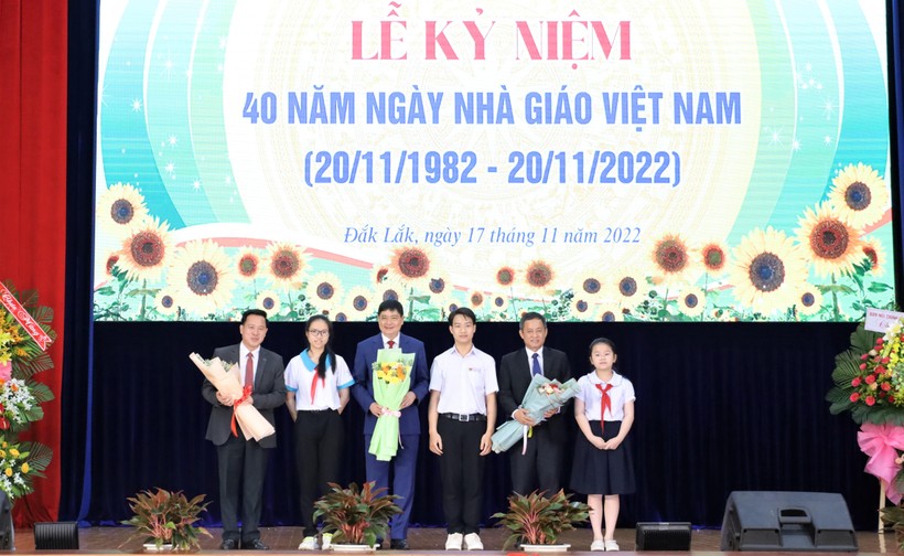 Đắk Lắk kỷ niệm 40 năm ngày Nhà giáo Việt Nam ảnh 5