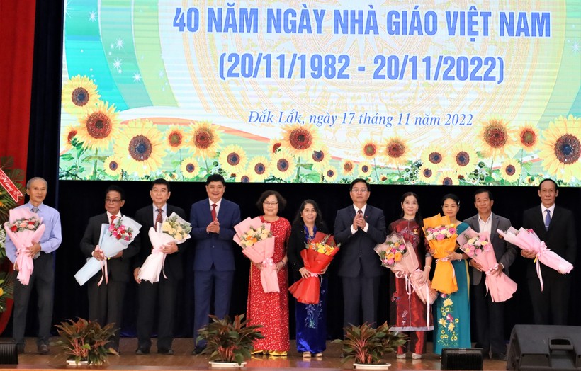 Đắk Lắk kỷ niệm 40 năm ngày Nhà giáo Việt Nam ảnh 4