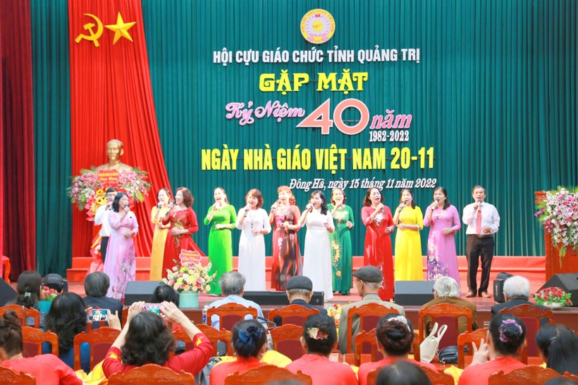 Hội cựu giáo chức Quảng Trị gặp mặt kỷ niệm 40 năm ngày Nhà giáo Việt Nam ảnh 1
