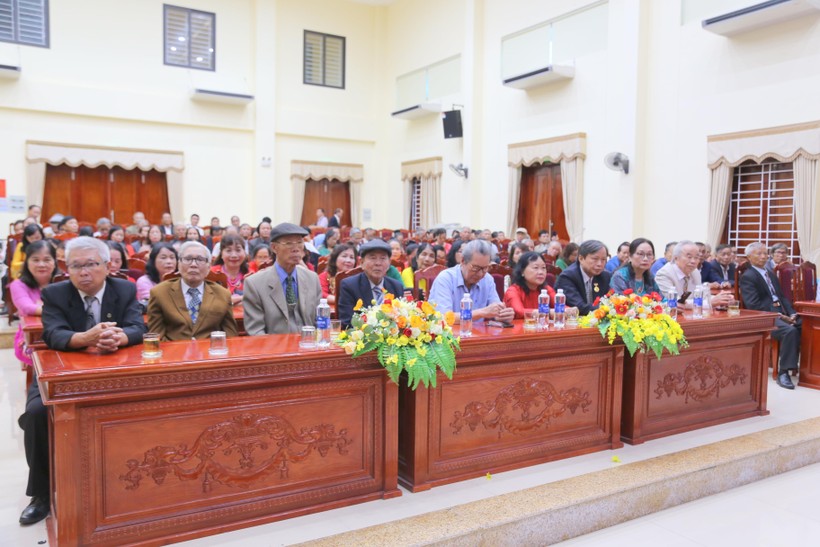 Hội cựu giáo chức Quảng Trị gặp mặt kỷ niệm 40 năm ngày Nhà giáo Việt Nam ảnh 2