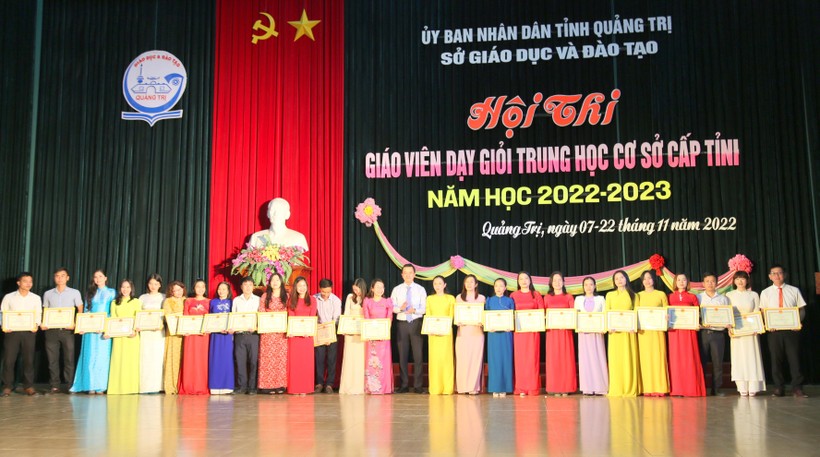 Hơn 300 nhà giáo Quảng Trị được công nhận giáo viên dạy giỏi THCS ảnh 1
