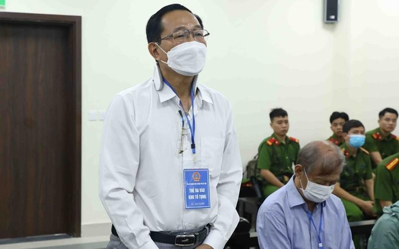 Cựu Thứ trưởng Bộ Y tế Cao Minh Quang lĩnh 30 tháng tù nhưng được cho hưởng án treo.