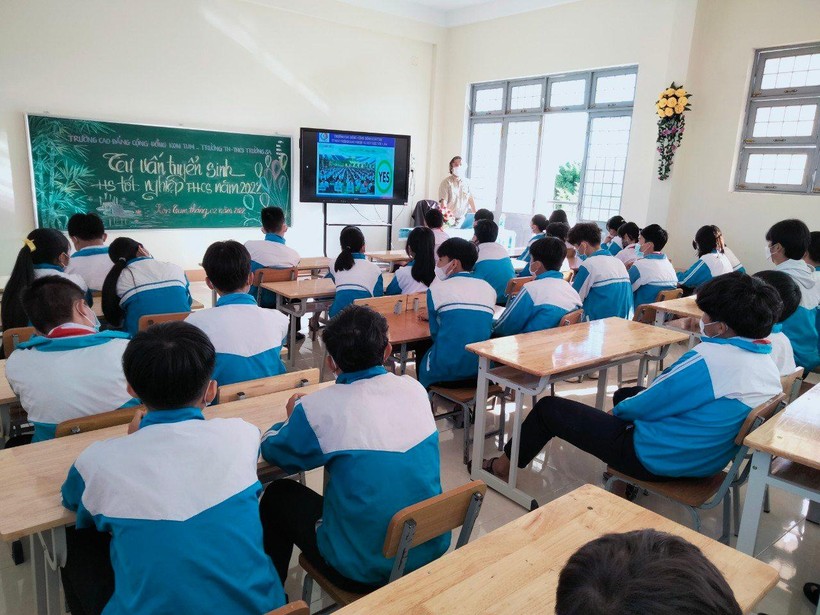 Trường Cao đẳng cộng đồng Kon Tum tư vấn tuyển sinh cho học sinh.