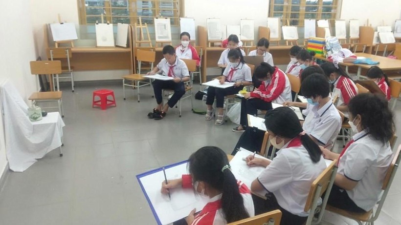 Học sinh lớp 10 Nghệ thuật của Trường THCS – THPT Liên Việt.
