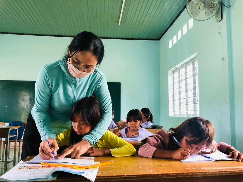 Nhiều giải pháp khắc phục thiếu giáo viên tại Gia Lai, Kon Tum ảnh 1