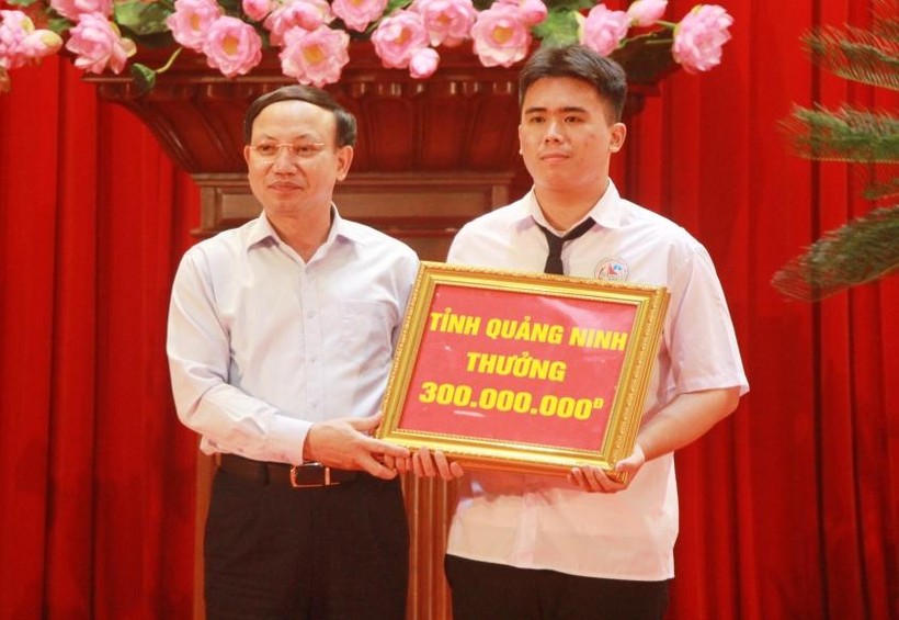 Hành trình đoạt huy chương bạc Tin học châu Á của nam sinh Quảng Ninh ảnh 2