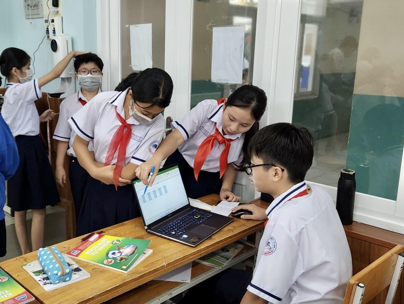 Hà Nội đạt chuẩn phổ cập giáo dục trung học cơ sở mức độ 3.