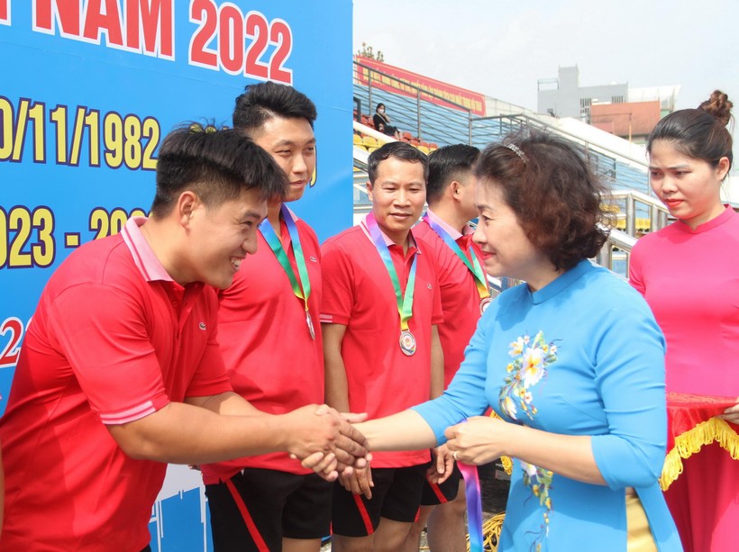 Hà Nội tổ chức giải thể thao ngành giáo dục mừng Ngày Nhà giáo Việt Nam ảnh 6