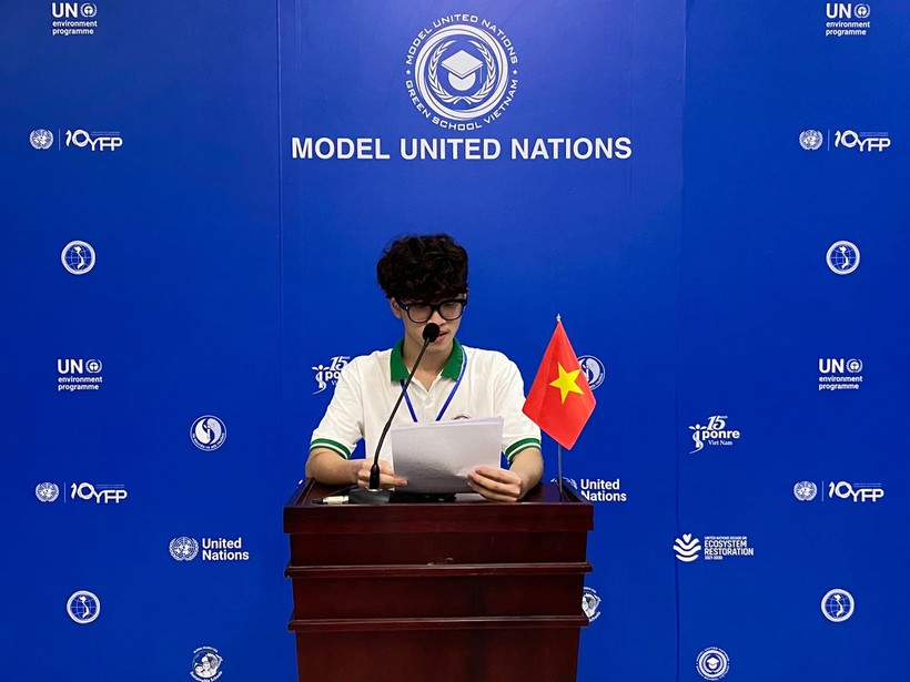 Nguyễn Đình An - Chủ tịch CLB Trường học xanh Việt Nam phát biểu tại Hội nghị.