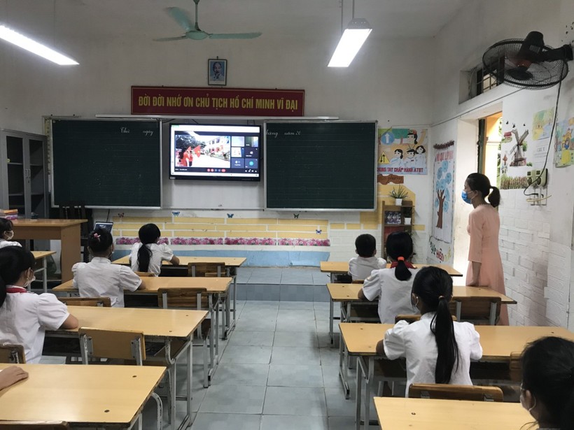 Ngành Giáo dục huyện Việt Yên chuyển trạng thái học tập từ trực tiếp sang trực tuyến từ 1/11.
