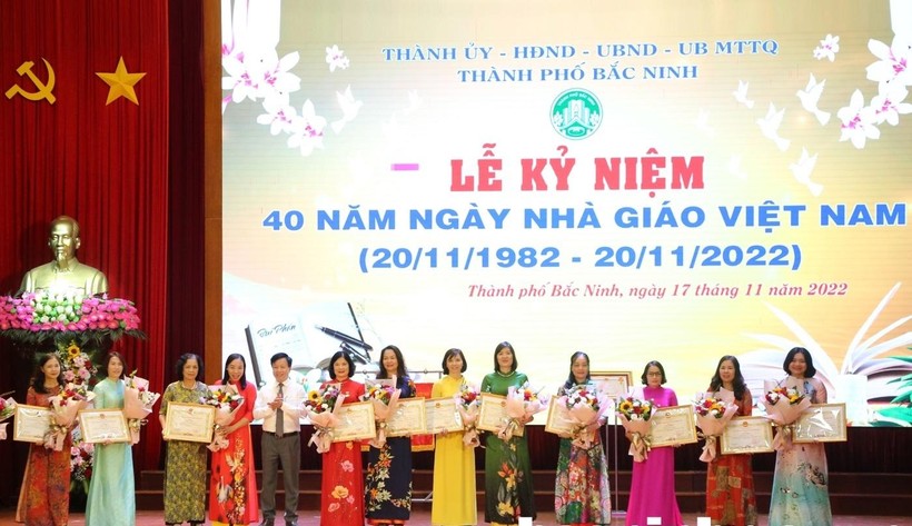 Phòng GD&ĐT TP Bắc Ninh đón nhận Huân chương Độc lập Hạng Ba ảnh 3