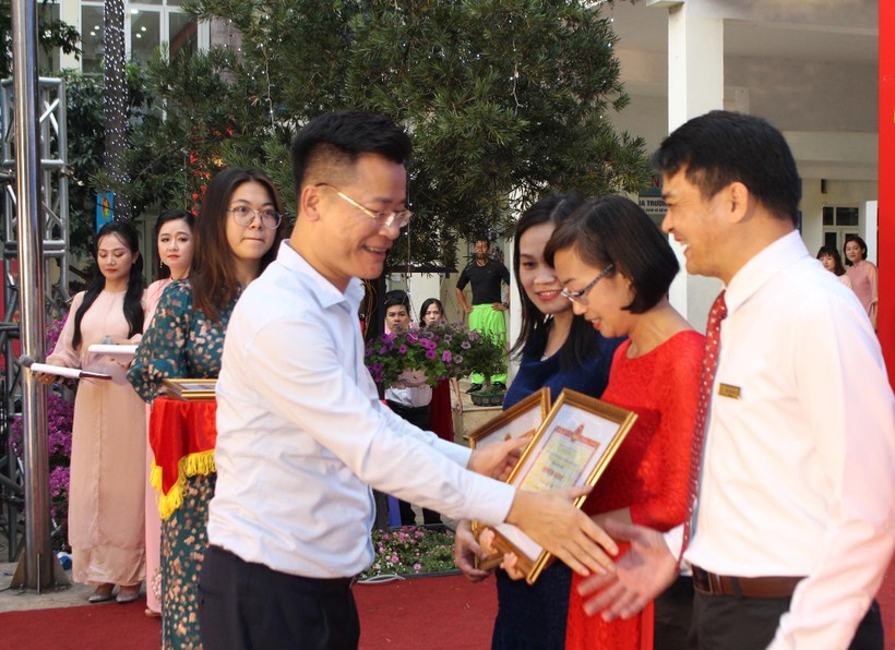 Trường THCS Giảng Võ kỷ niệm 40 năm ngày Nhà giáo Việt Nam ảnh 1