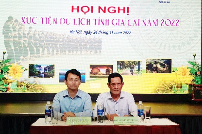 Lãnh đạo Sở Du lịch Hà Nội và Sở VHTT&DL Gia Lai trao đổi kết nối du lịch 2 tỉnh thành tại hội nghị. Ảnh: Hoài Nam