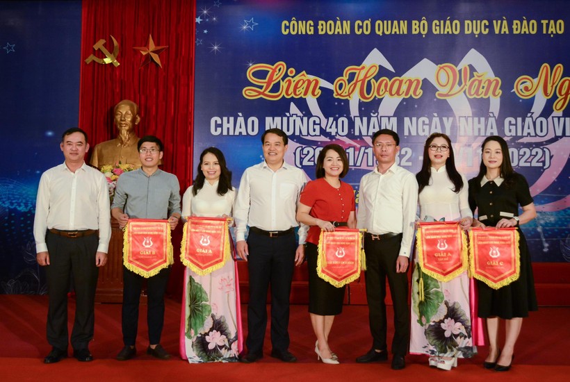 Liên hoan văn nghệ, chào mừng ngày Nhà giáo Việt Nam ảnh 4