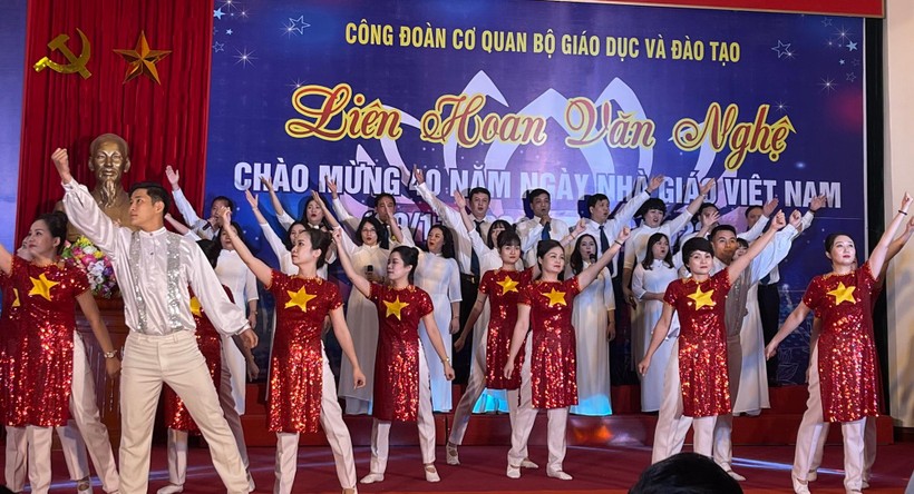 Liên hoan văn nghệ, chào mừng ngày Nhà giáo Việt Nam ảnh 2