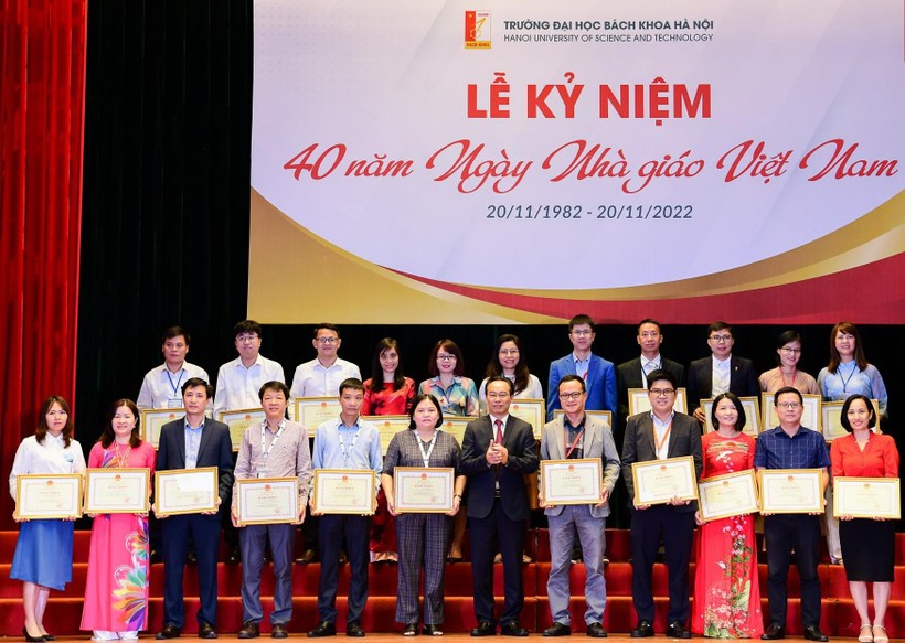 Trường Đại học Bách khoa Hà Nội kỷ niệm 40 năm Ngày Nhà giáo Việt Nam ảnh 2