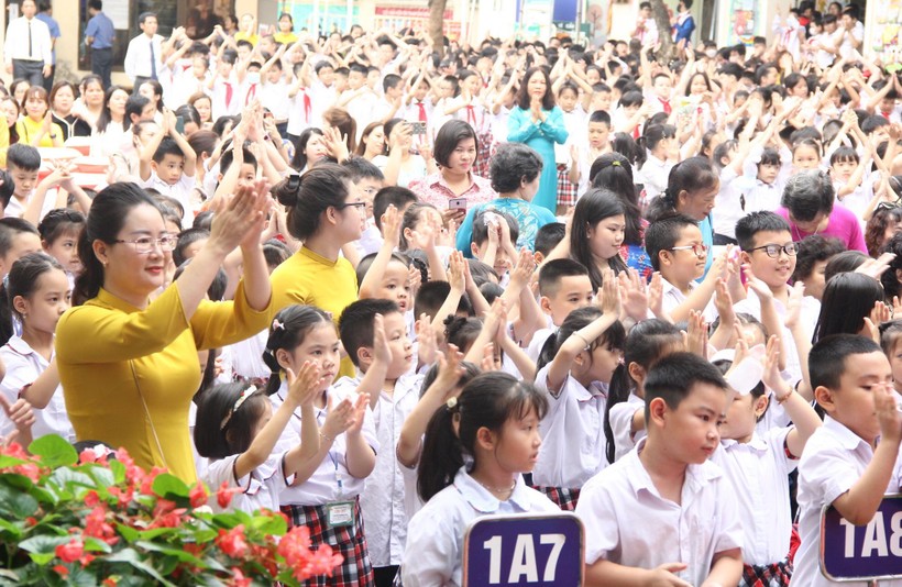  Trường Tiểu học Vĩnh Tuy kỷ niệm 40 năm ngày Nhà giáo Việt Nam ảnh 1