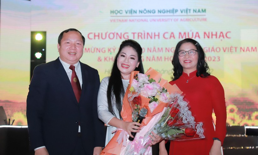Học viện Nông nghiệp Việt Nam khai giảng năm học mới, đón 6 nghìn tân sinh viên  ảnh 3