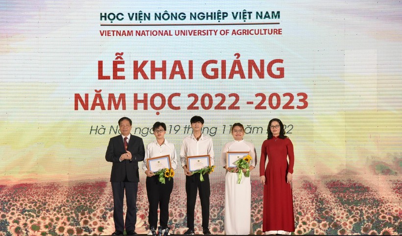 Học viện Nông nghiệp Việt Nam khai giảng năm học mới, đón 6 nghìn tân sinh viên  ảnh 2