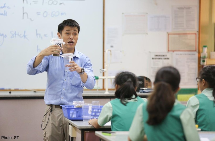 Giáo viên Singapore có 100 giờ bồi dưỡng nâng cao nghiệp vụ mỗi năm. Ảnh: IT