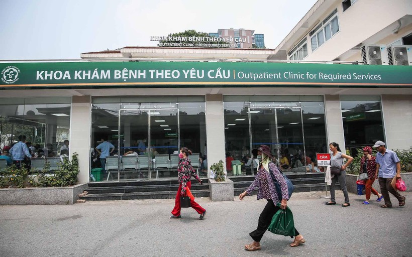 Bệnh viện Bạch Mai xin dừng thí điểm tự chủ toàn diện vào tháng 8/2022 do nhiều khó khăn nảy sinh.