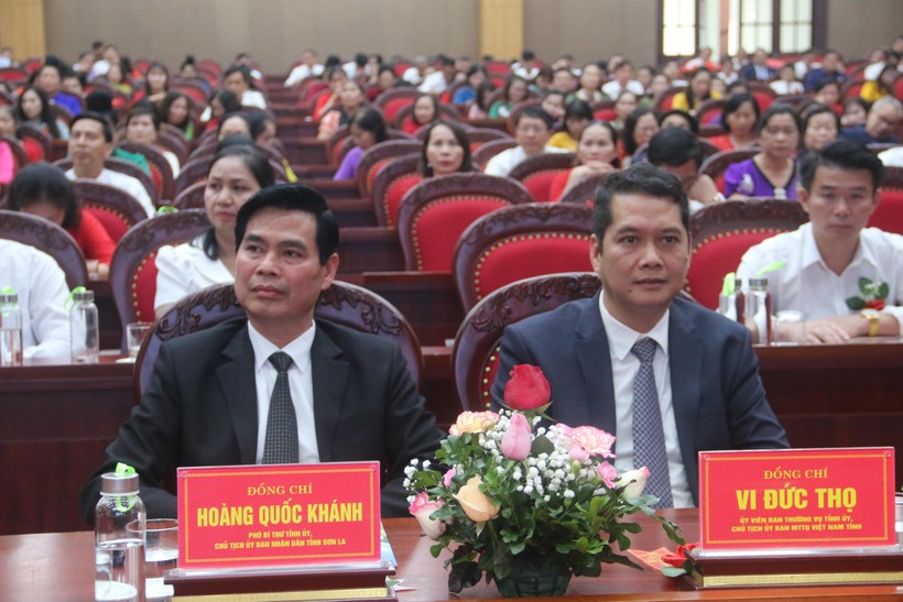 Sơn La trao 220 kỷ niệm chương 'Vì sự nghiệp giáo dục' ảnh 1
