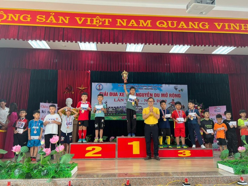 Học sinh Tiểu học Lào Cai tranh tài Giải đua xe đạp Nguyễn Du mở rộng ảnh 4